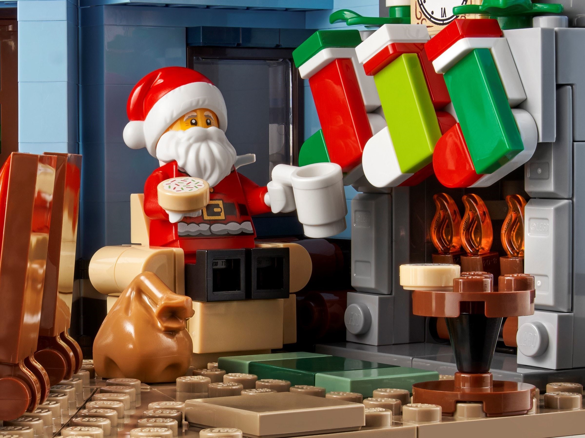 ����������� LEGO 10293 � �������� �����