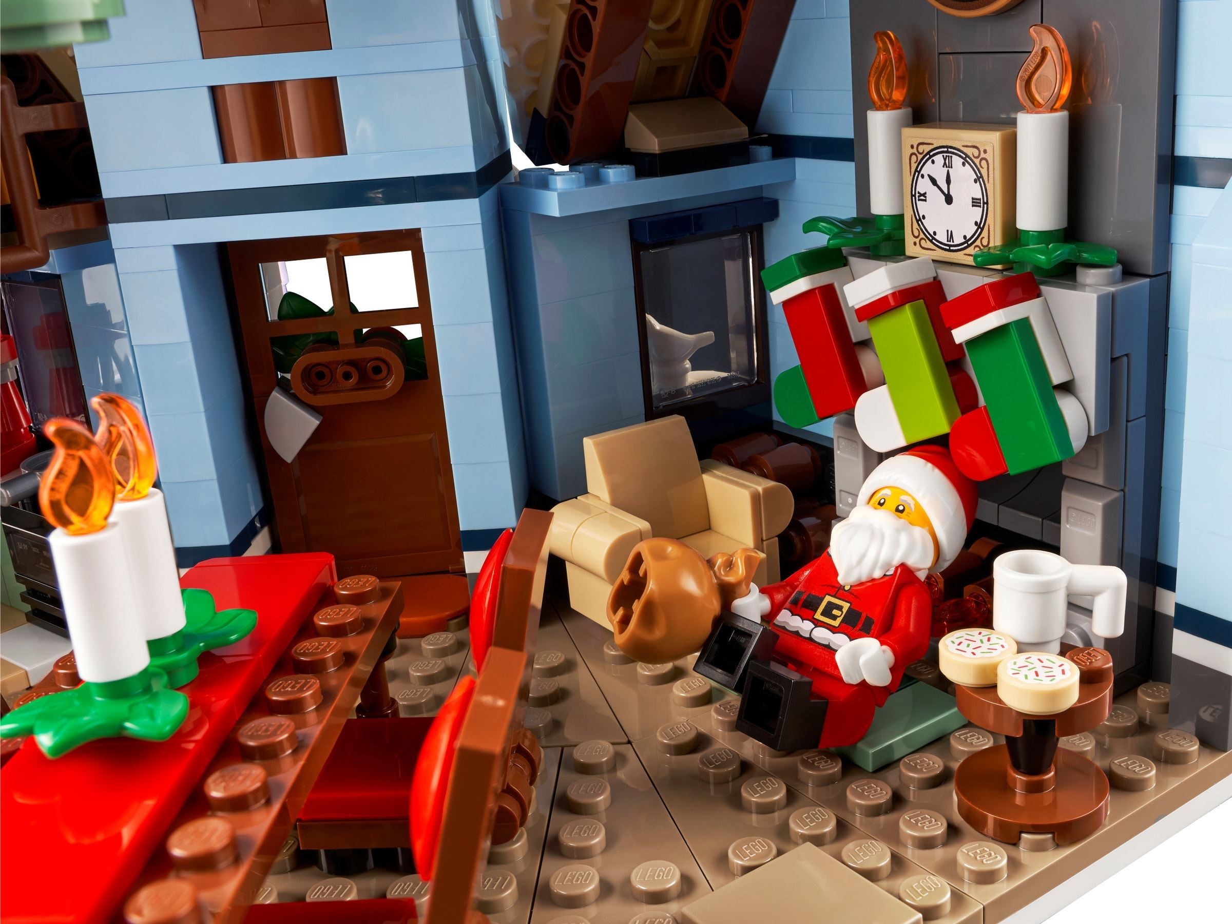 ����������� LEGO 10293 � �������� �����