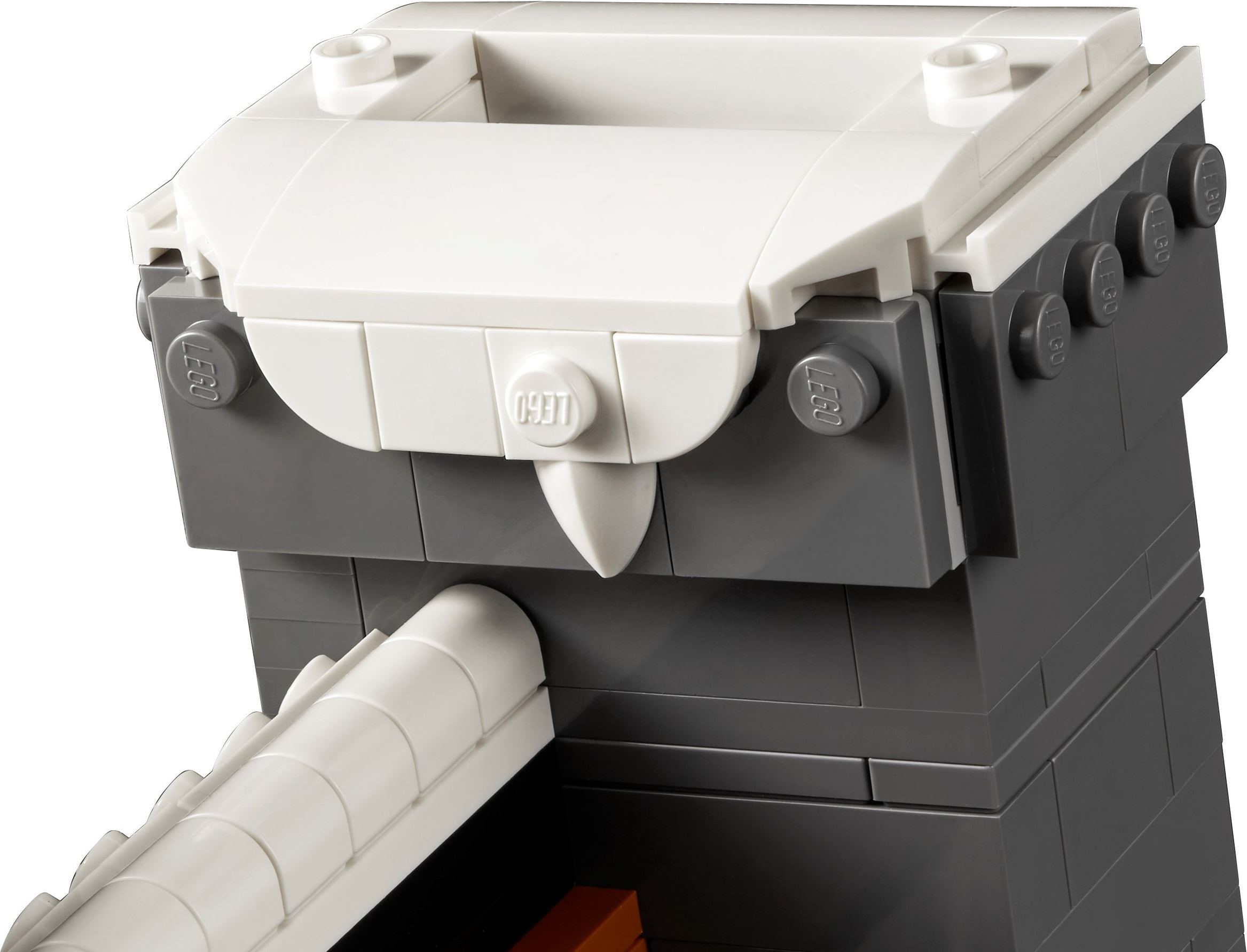 ����������� LEGO 10293 � �������� �����