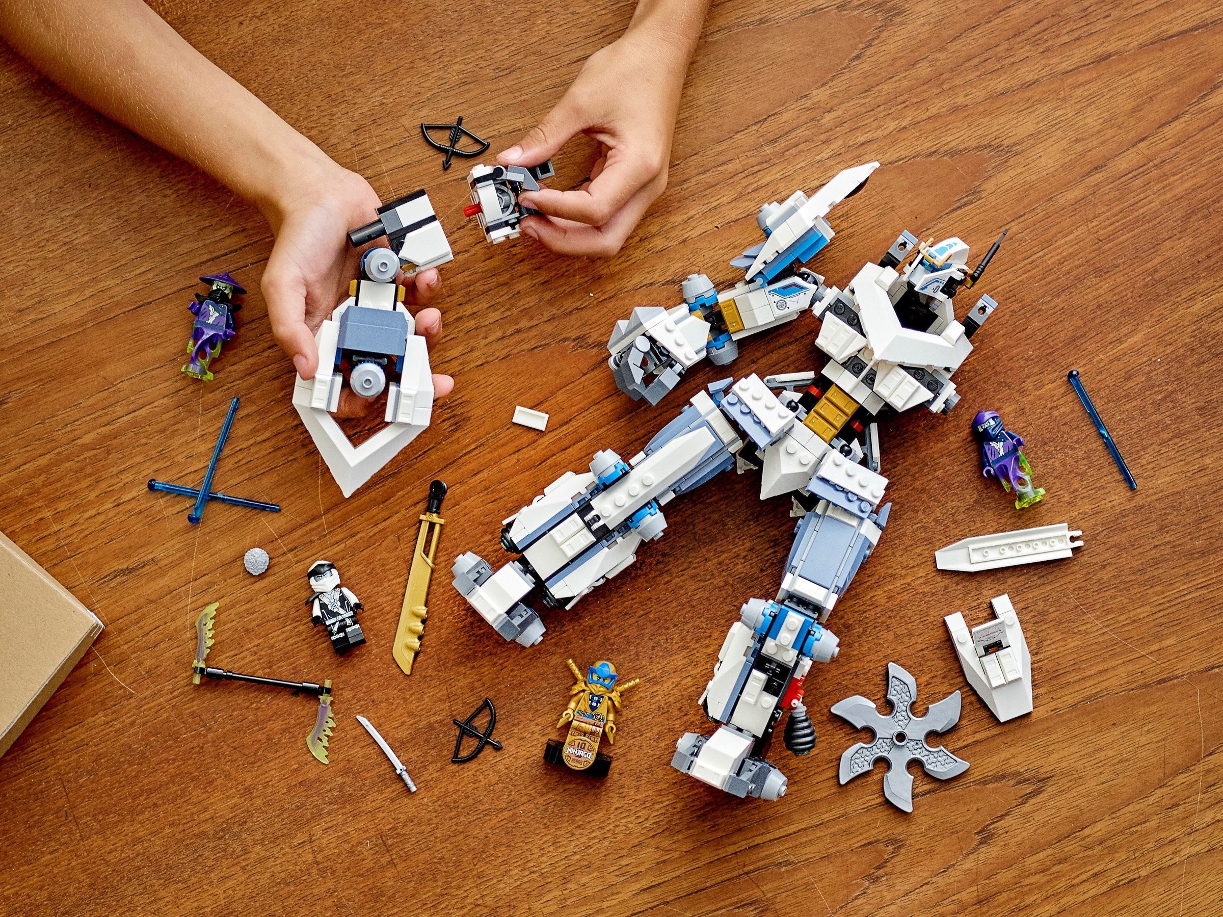 ����������� LEGO 71738 ����� � ������� �����