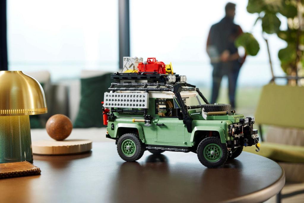 ����������� LEGO 10317 Land Rover Classic Defender 90
