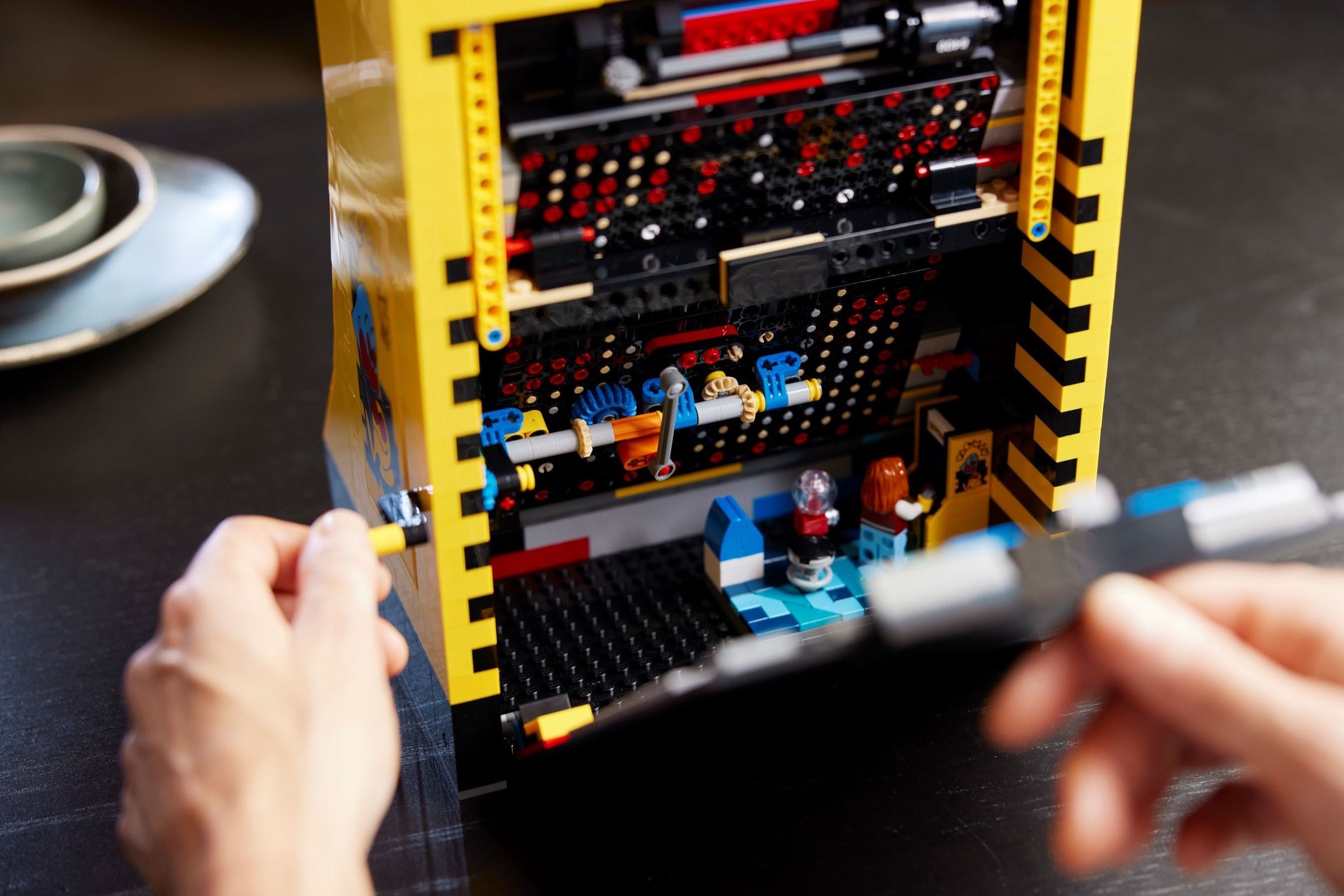����������� LEGO 10323 �������� ���� Pac-Man