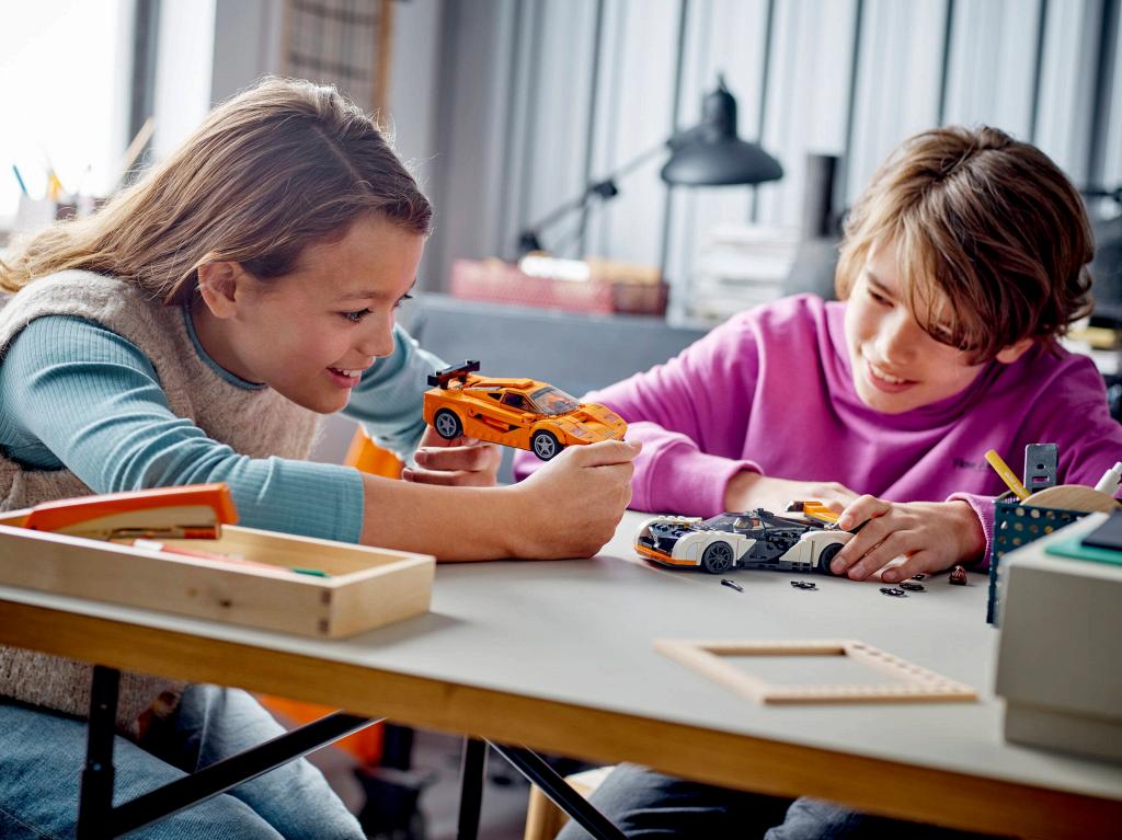 ����������� LEGO 76918 McLaren Solus GT � McLaren F1 