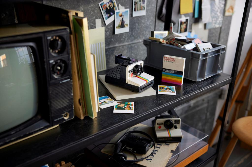 ����������� LEGO 21345 ������ Polaroid OneStep SX-70