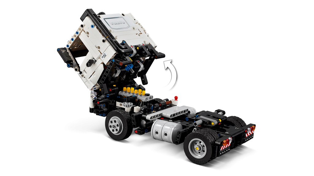 ����������� LEGO 42175 �������� Volvo FMX � ������������� ���������� EC230