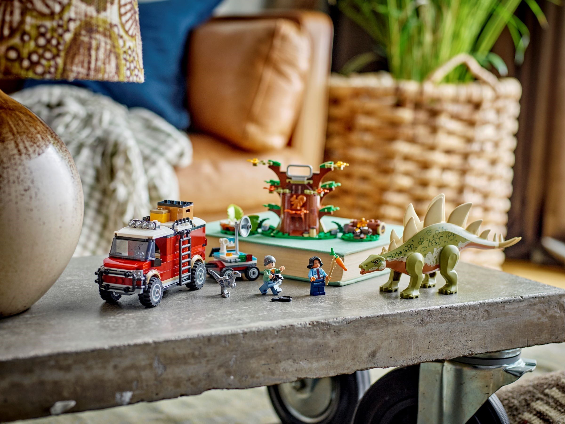 ����������� LEGO 76965 � ������� ����������
