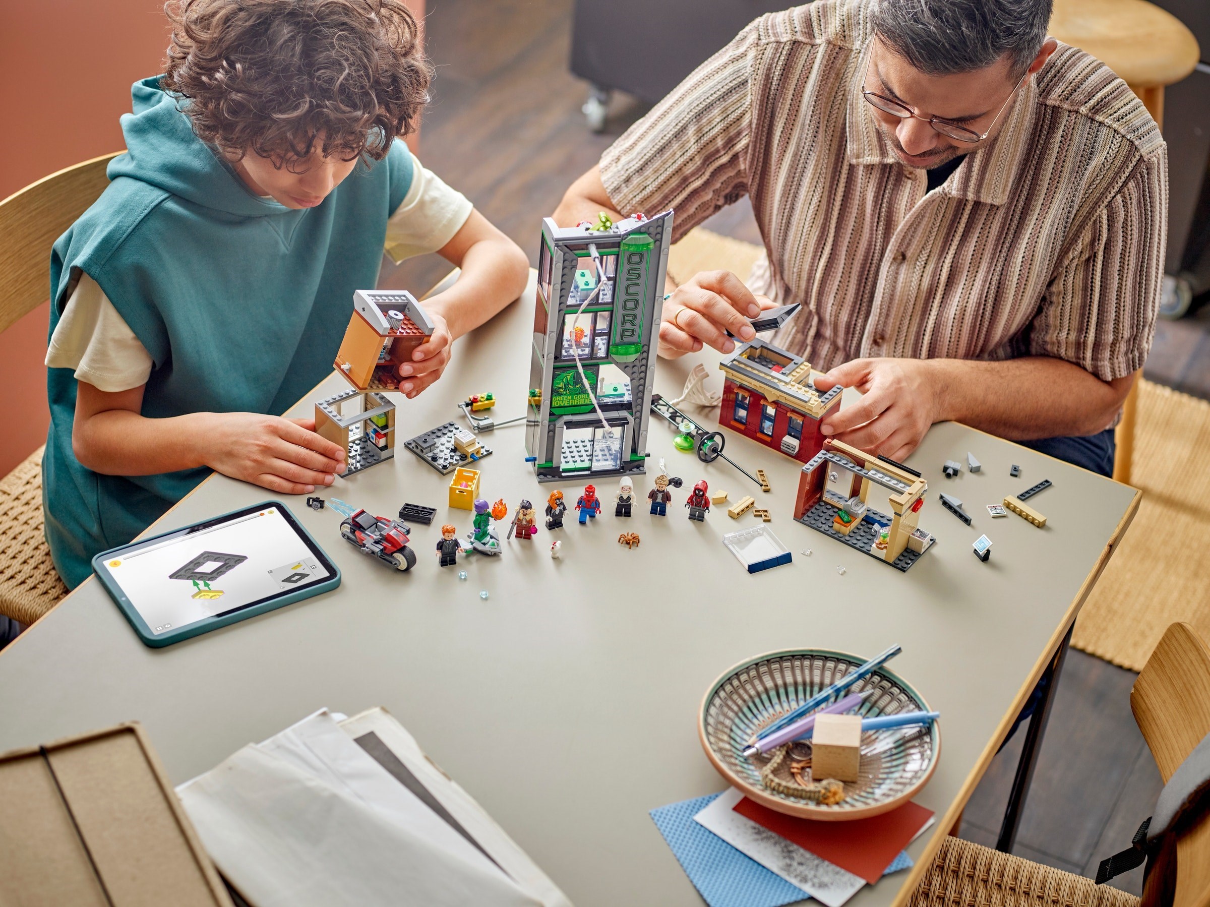 ����������� LEGO 76324 - ���� �������-���� ������ Oscorp 