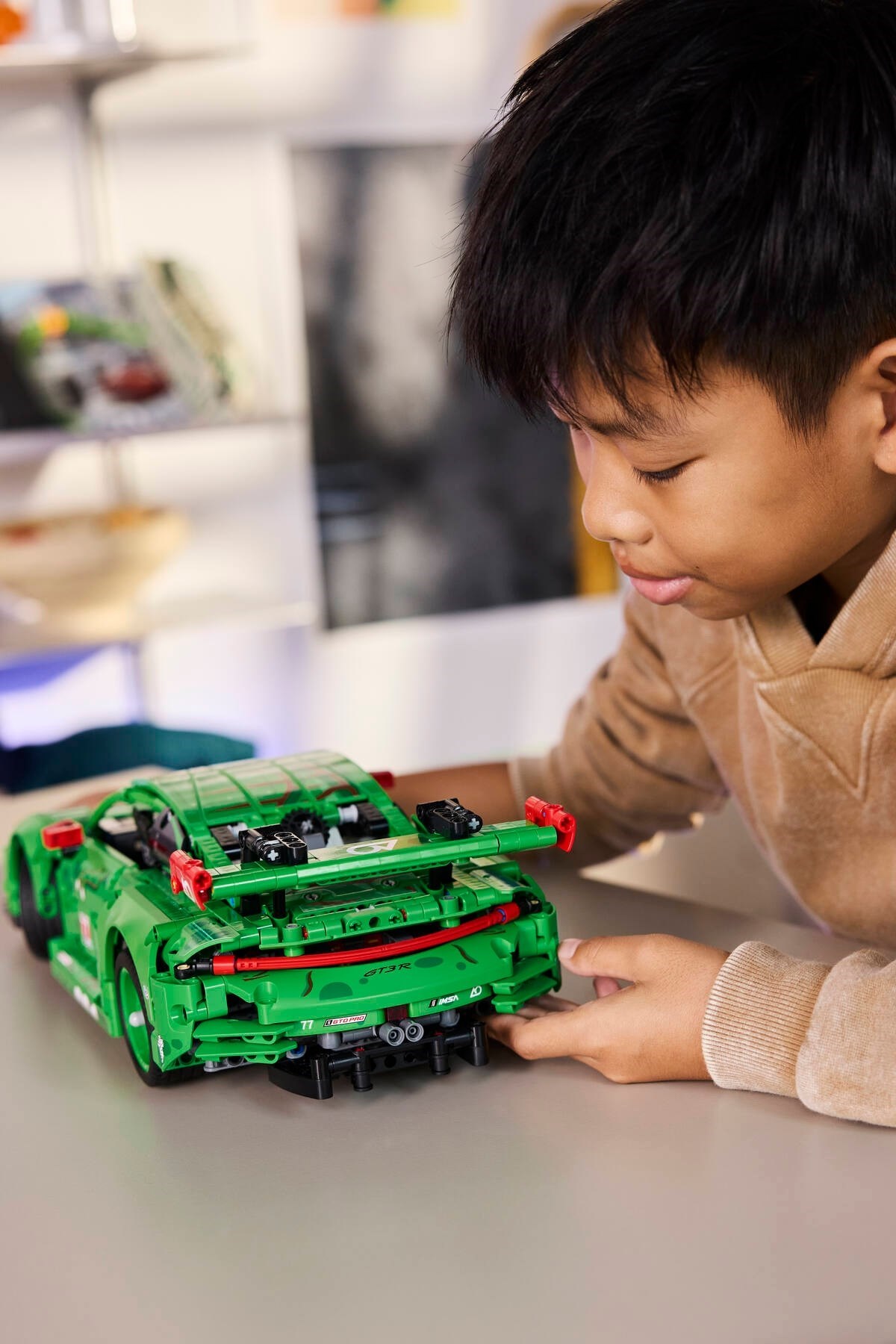 ����������� LEGO 42224 - ���� �������� ���������� Porsche 911 GT3 R REXY AO Racing