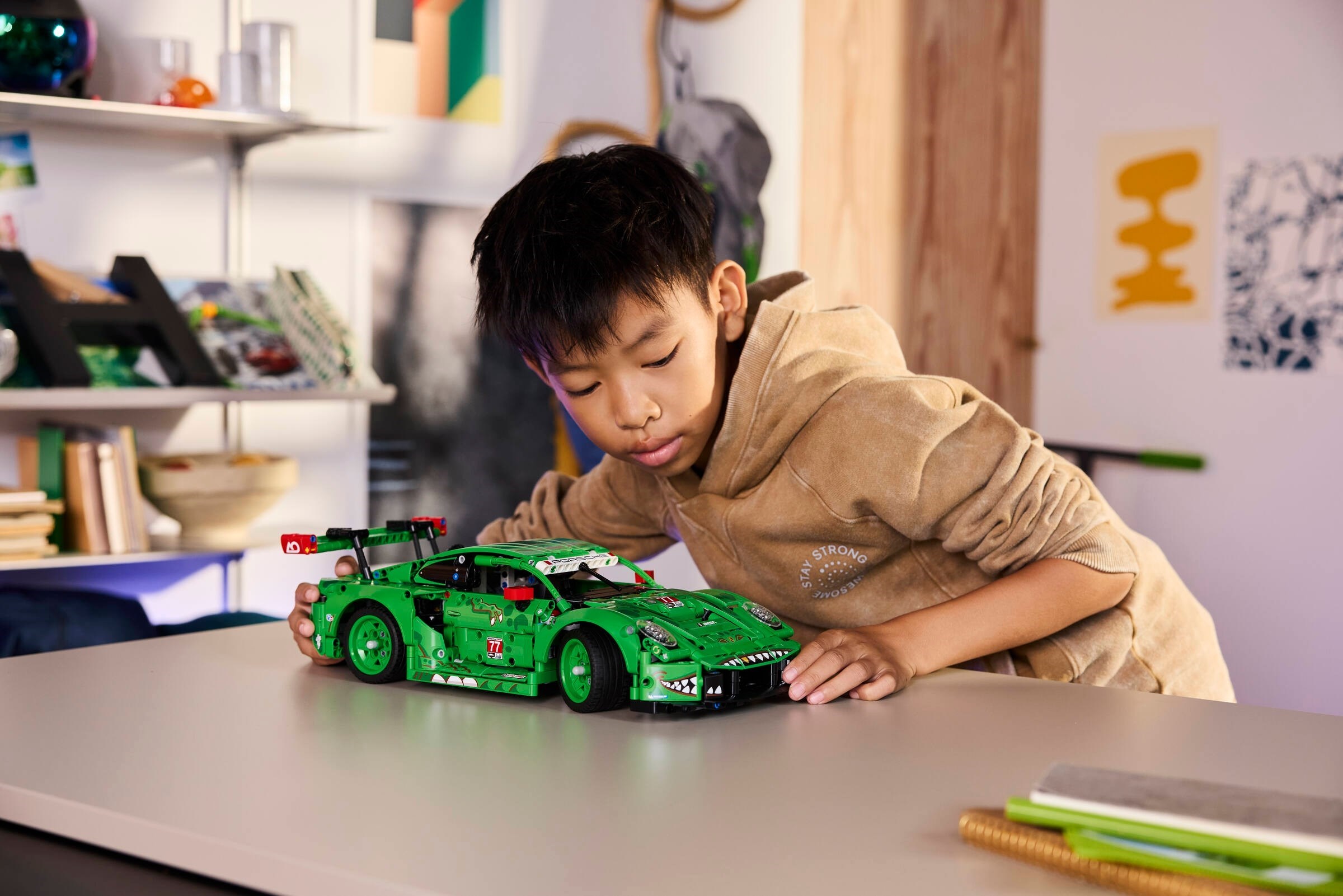 ����������� LEGO 42224 - ���� �������� ���������� Porsche 911 GT3 R REXY AO Racing