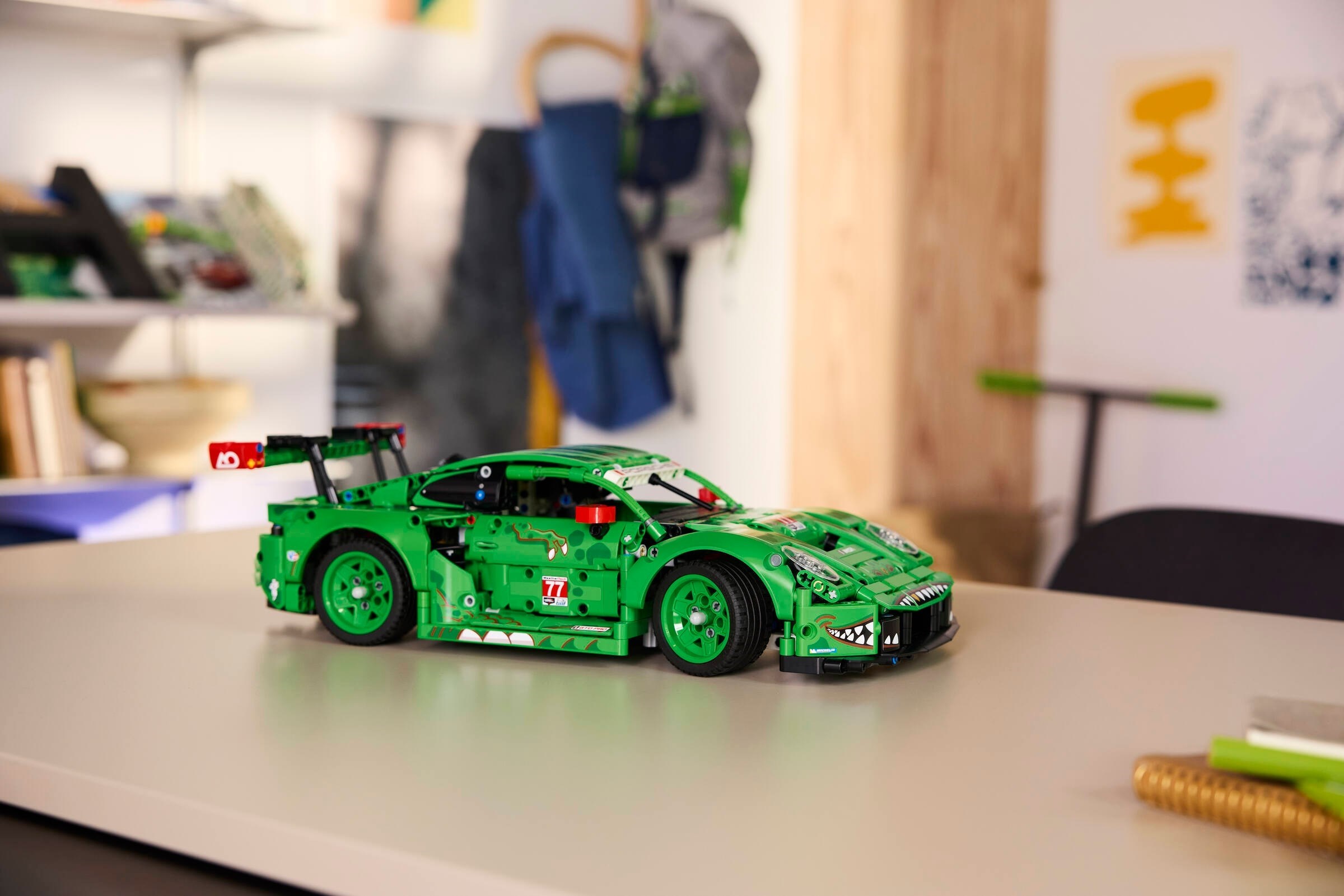 ����������� LEGO 42224 - ���� �������� ���������� Porsche 911 GT3 R REXY AO Racing