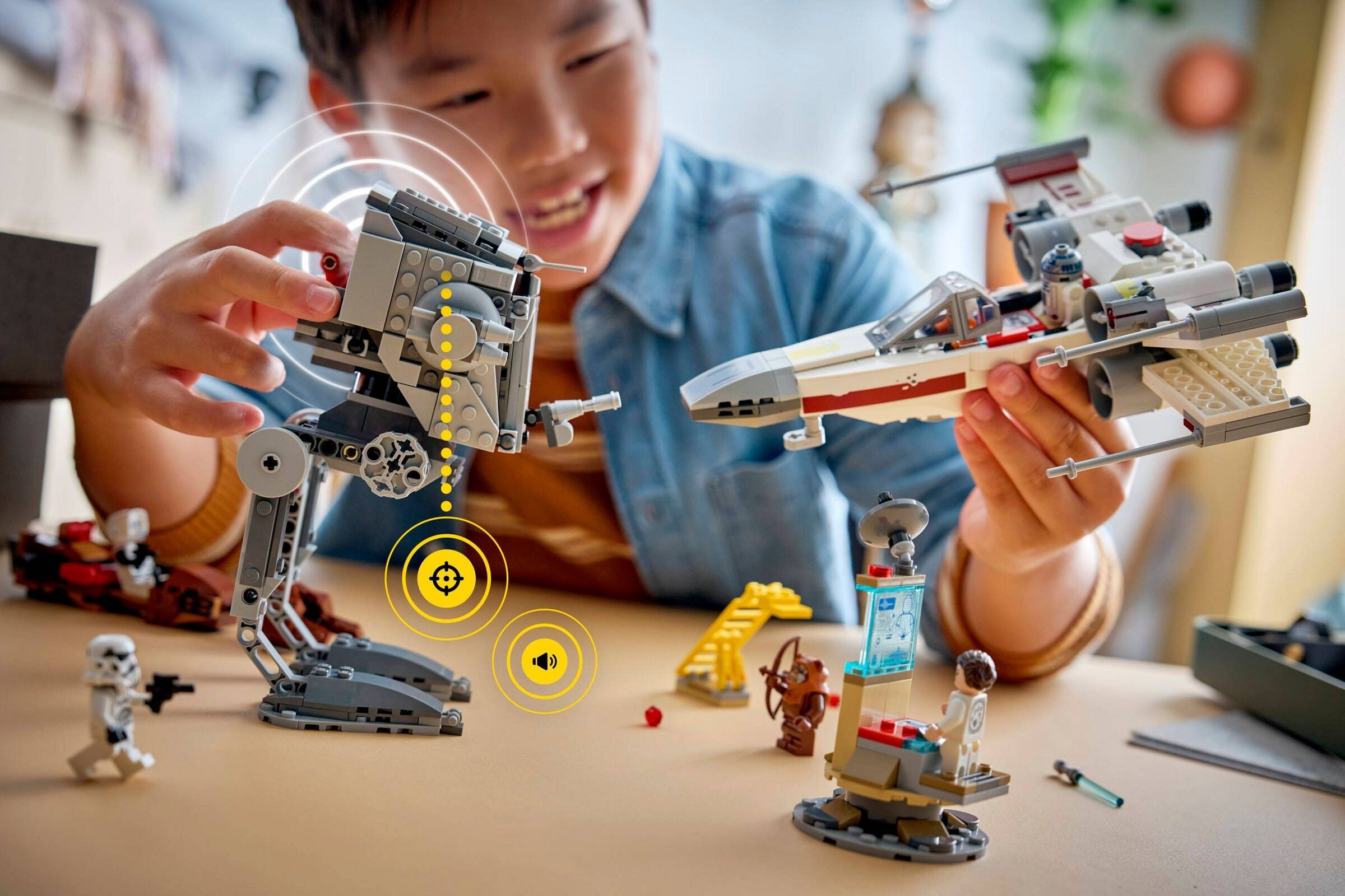 ����������� LEGO 75424 SMART Play - ���� ����� �������� AT-ST �� ������