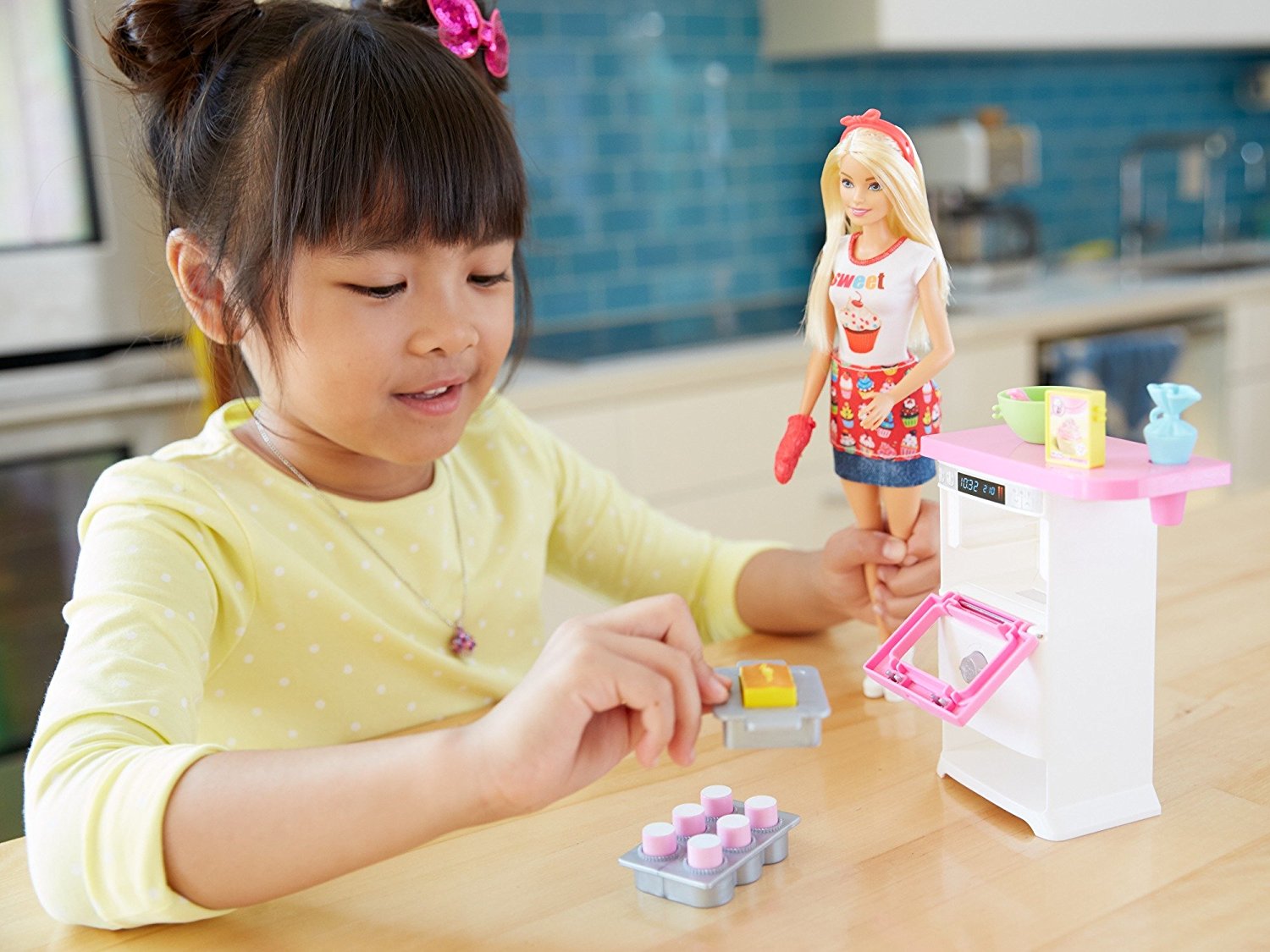������� ����� Barbie �������� ��������� (Barbie  Bakery Chef Doll and Playset) FHP57, Mattel